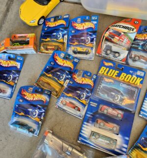 b178- Collection of Hotwheels and toys - Image 3