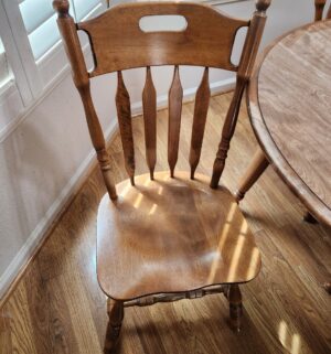 d11- Vintage Maple Dining Table. 4 Chairs - Image 3