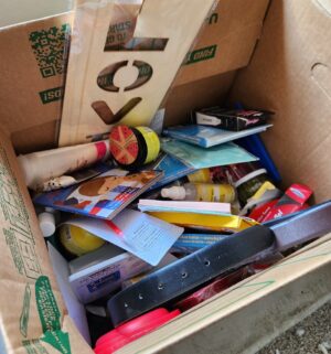 c10- household items in the boxes - Image 4