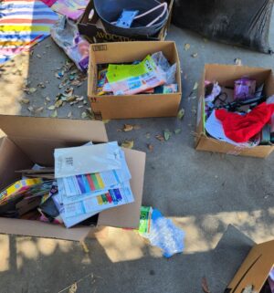 c27- Boxes of household items in back yard - Image 3