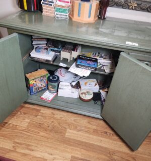 d72- Vintage Console Cabinet. Great Shape - Image 5