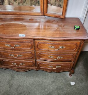 d89- Thomasville Triple Dresser. Excellent Shape - Image 3