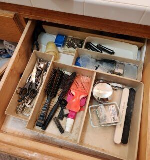 d98- contents of the master bathroom - Image 6