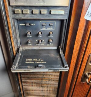 pa7- Sears Console TV. Works. Model 564-49100450 - Image 3