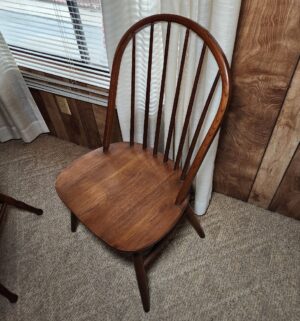 pa18- 5 Chair Dining Table. Great Shape - Image 3
