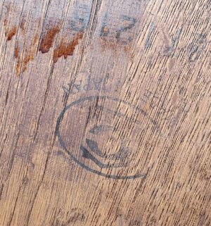 pa18- 5 Chair Dining Table. Great Shape - Image 4