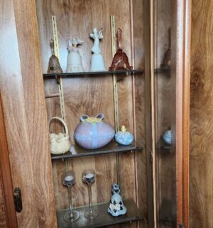 pa19- Contents of the curio cabinet - Image 3