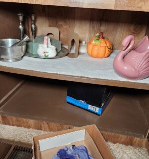 pa19- Contents of the curio cabinet - Image 4