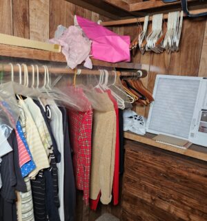 pa58- Contents of the master closet - Image 3