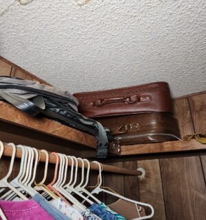 pa58- Contents of the master closet - Image 5