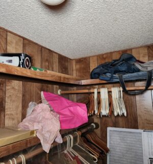 pa58- Contents of the master closet - Image 6