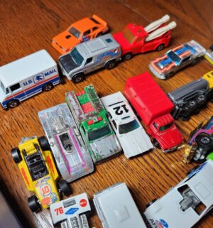 pa102- Matchbox Case w/ 1960-1980 hot wheels - Image 3
