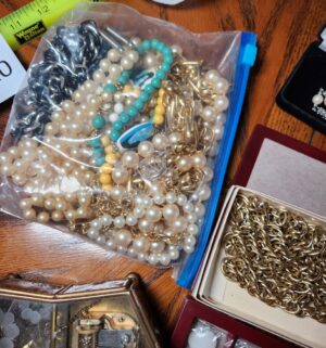 pa106- Costume Jewelry Collection - Image 6