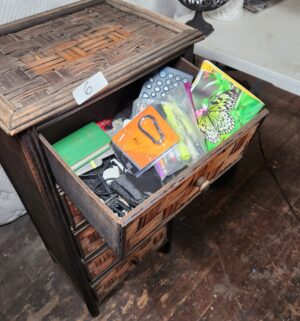 pb6- Wicker Dresser. No Contents - Image 4