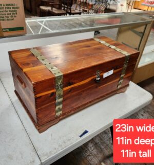 pb7- Large Cedar Chest. Repaired - Image 3