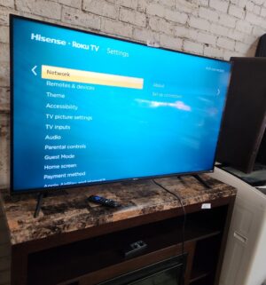 pb48- Hisense Roku 50 inch smart TV with remote. Works Perfect, No issues - Image 4