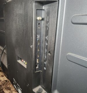 pb48- Hisense Roku 50 inch smart TV with remote. Works Perfect, No issues - Image 5