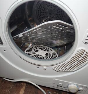 pb65- Black & Decker 2.6 cu. Ft. compact dryer. Model BCED26 - Image 4