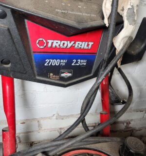 h99- Troy Bilt Pressure Washer. 2700PSI. No Spray Gun. Has compression. No fuel - Image 3