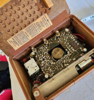 k101- GE All Transistor Radio Model P-840A - Image 3