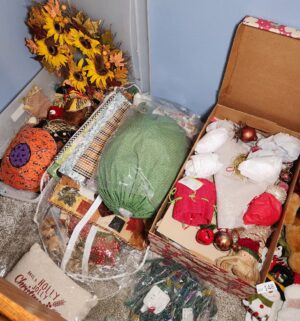 k148- large collection of holiday decor - Image 3