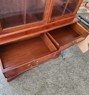 m19- Reproduction Mayfair 2 pc China Hutch. Excellent Shape - Image 5