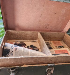 m39- antique trunk - Image 5