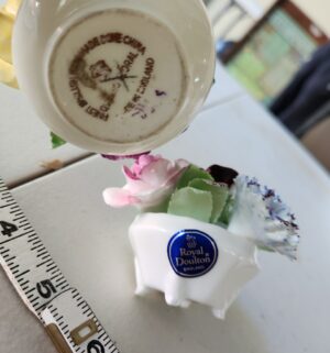 m82- waterford shakers, royal doulton items - Image 3