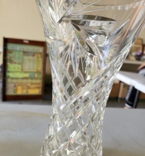 m85- pair of heavy crystal vases - Image 3