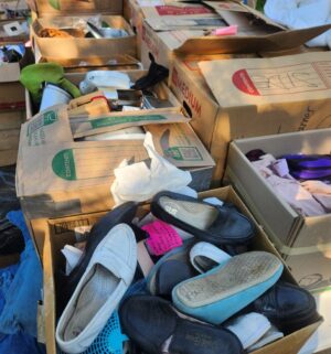 m95- MASSIVE RESELLER LOT. 30+ boxes of household items, Buyer load & Take All. No Tables - Image 7