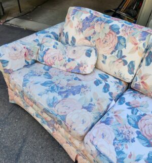 m103- vintage floral sofa - Image 4