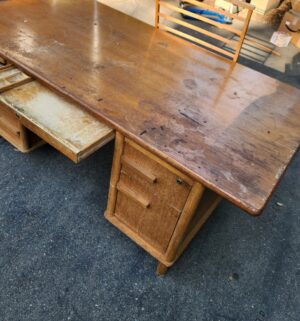 m112- Antique Exceutive Desk - Image 3