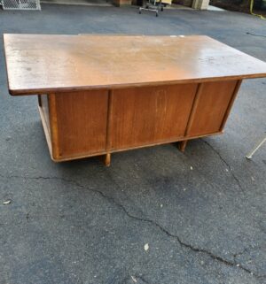 m112- Antique Exceutive Desk - Image 4