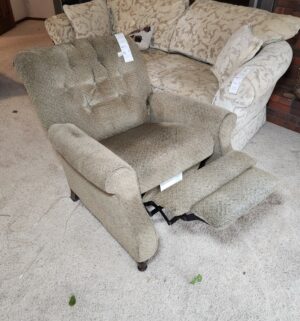 p28- Green Recliner - Image 3