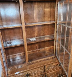 p72- American Drew 2 Piece China Hutch - Image 3