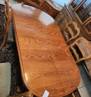 p73- 8 Chair Dining Table w/ Butteryfly Leaf. Condition is Stunning - Image 3