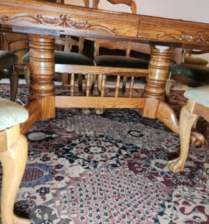 p73- 8 Chair Dining Table w/ Butteryfly Leaf. Condition is Stunning - Image 4