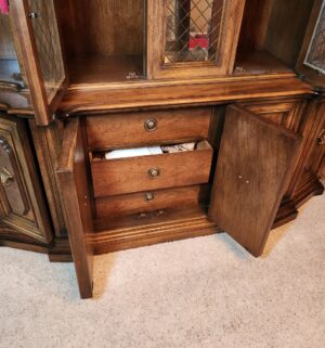 p98- 2 Piece China Hutch. Great Shape - Image 4