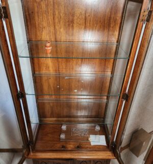 p110- Lighted Curio Cabinet. Great Shape - Image 3