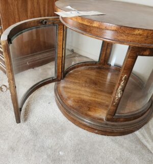 q25- Round Curio End Table, lighted - Image 3