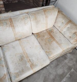 q49- Mid Century 9ft long Sofa - Image 4