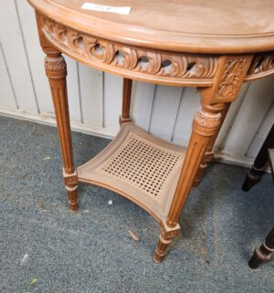 x51- Maple round accent table - Image 3