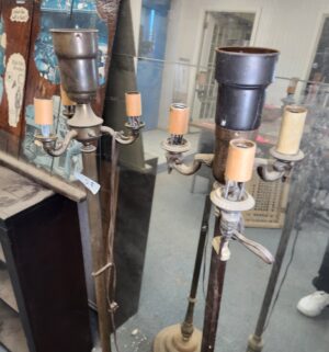 x58- 2 antique brass floor lamps - Image 3