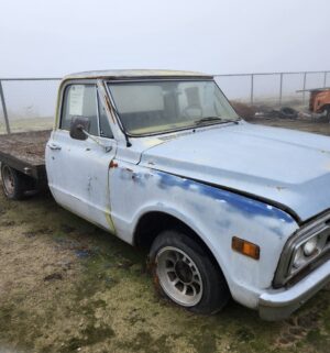 w1- 1968 GMC Flat Bed Truck. Non Running. No Keys. Clean Title. Pink Slip Transfer - Image 3