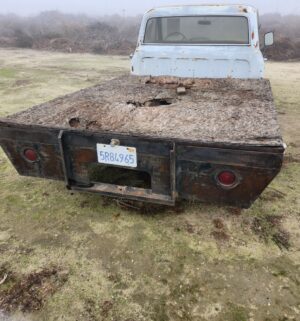 w1- 1968 GMC Flat Bed Truck. Non Running. No Keys. Clean Title. Pink Slip Transfer - Image 6