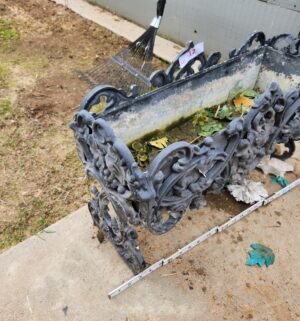 y11- iron planter - Image 4