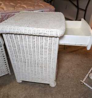 y50- wicker table w/ drawer - Image 3