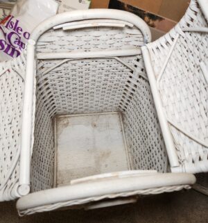 y51- wicker hamper - Image 3