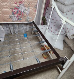 y57- Day Bed, Must take mattress - Image 5