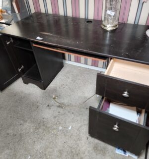 y64- computer desk - Image 3